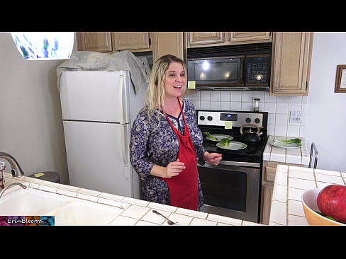 ❤️ A madrasta a ordenhá-lo na cozinha antes do seu encontro ️ Porno bonito em pt.videolucrativo.top