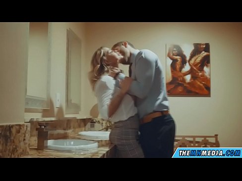 ❤️ Quando uma loira peituda o seduz numa casa de banho pública ️ Porno bonito em pt.videolucrativo.top